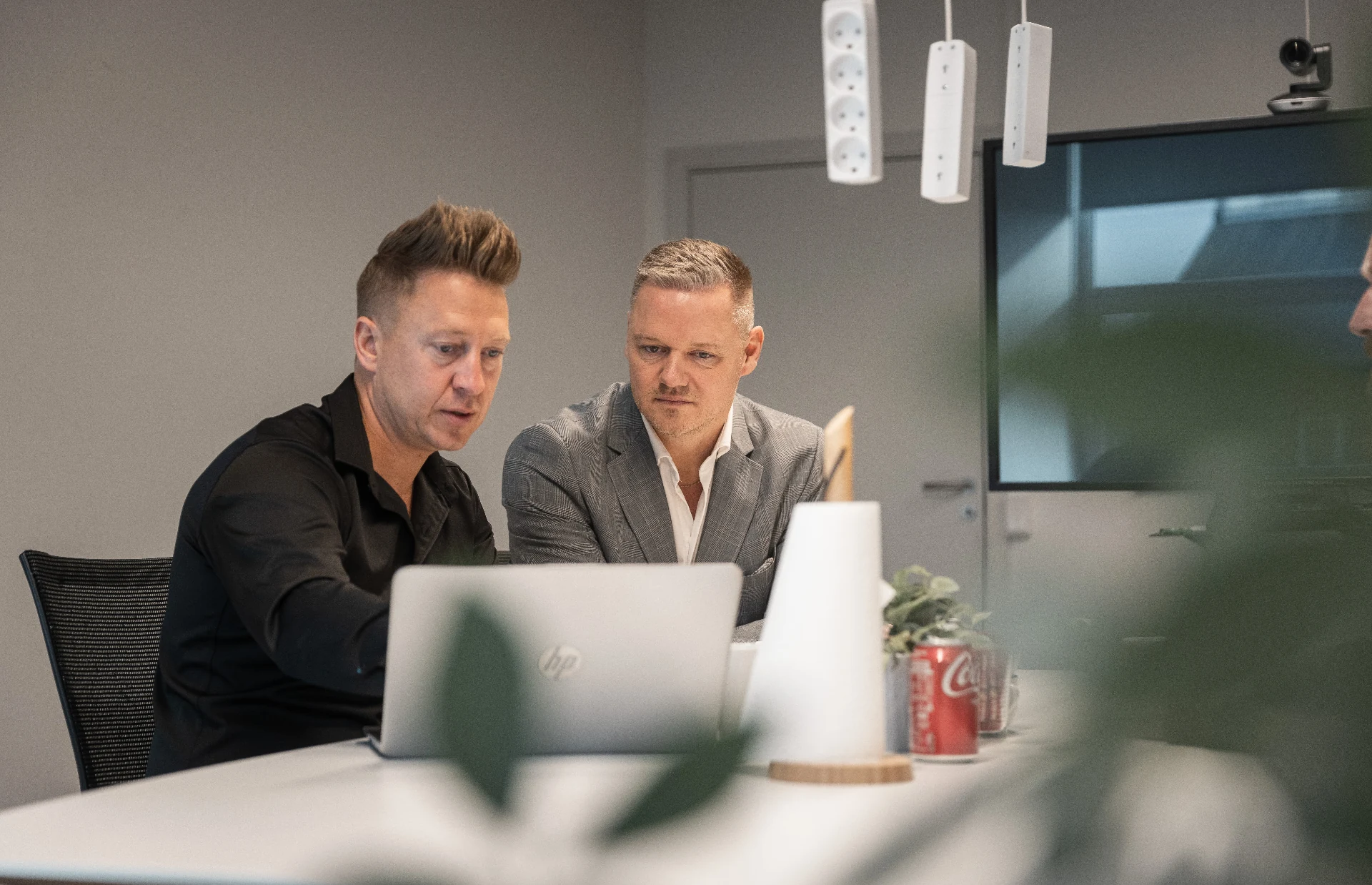 Elektrikere og VVS'ere i EL i AS-arbejdstøj. Bliv selvstændig partner under vores autorisation